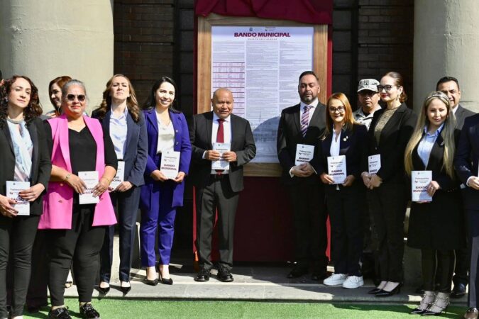 Ceremonia de la develación de bando municipal en Tlalnepantla