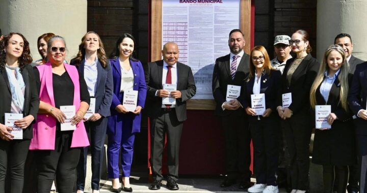 Ceremonia de la develación de bando municipal en Tlalnepantla