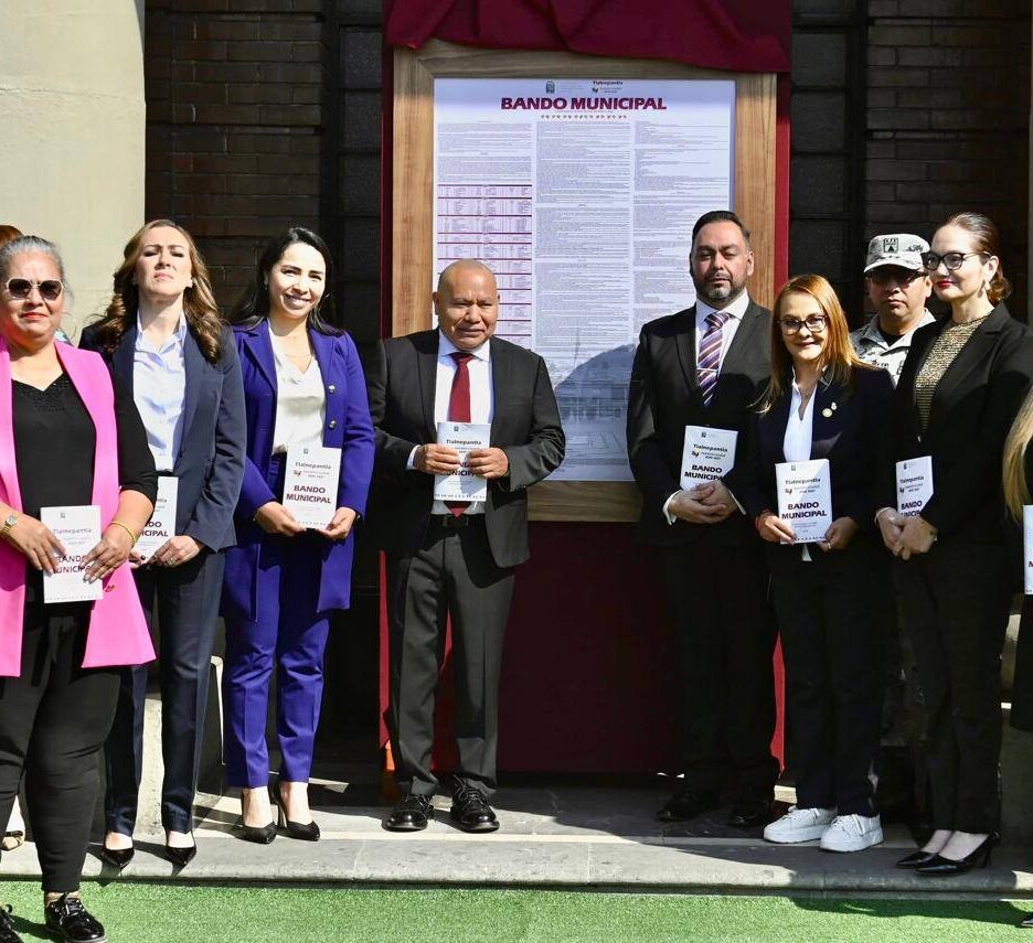 Ceremonia de la develación de bando municipal en Tlalnepantla